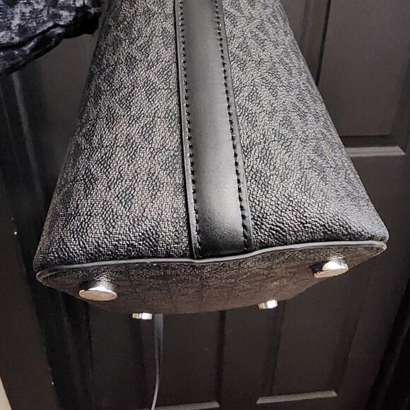 Michael Kors Kimberly Bucket Crossbody Bag - Picture 14 of 16